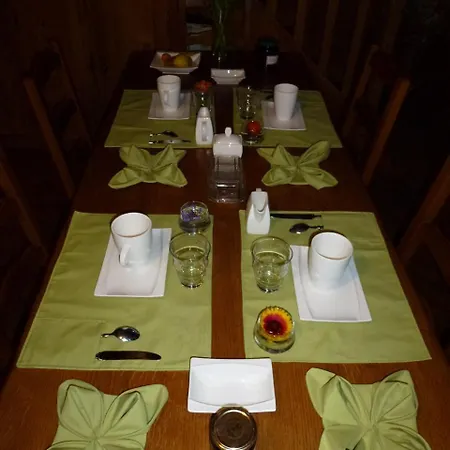 La Croisee Des Fleurs Bed & Breakfast